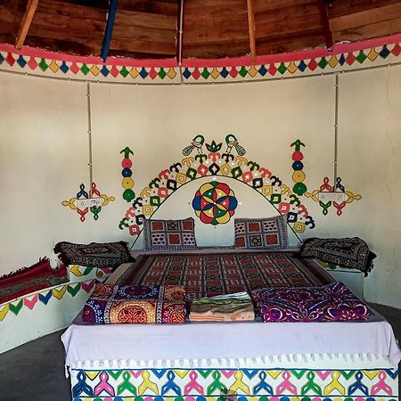 White Land Villagestay Dhordo Exterior photo