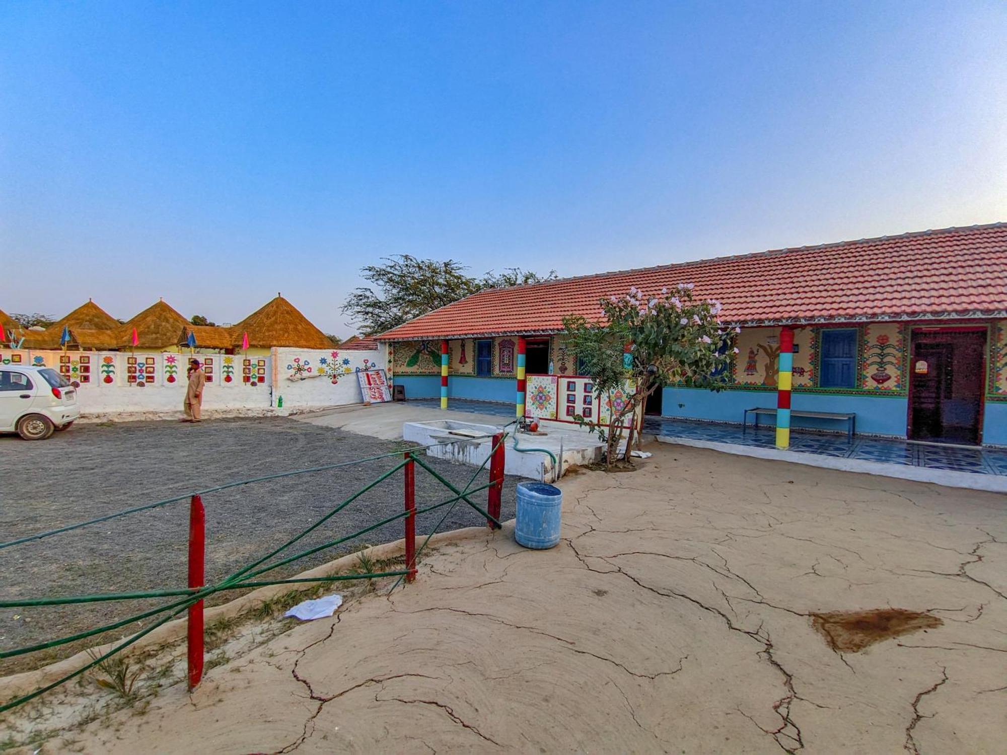 White Land Villagestay Dhordo Exterior photo