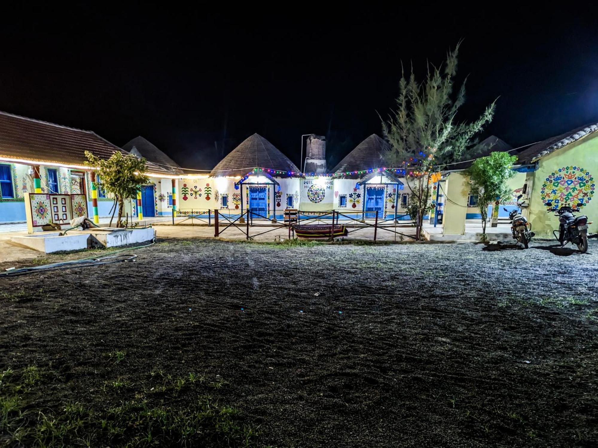 White Land Villagestay Dhordo Exterior photo